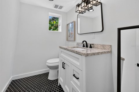 Commercial property in Saint Petersburg, Florida 332.59 sq.m. № 2380351 - photo 12