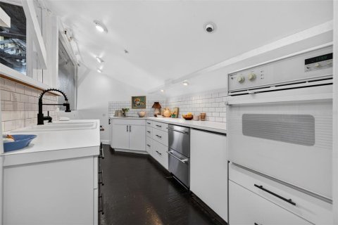 Commercial property in Saint Petersburg, Florida 332.59 sq.m. № 2380351 - photo 15