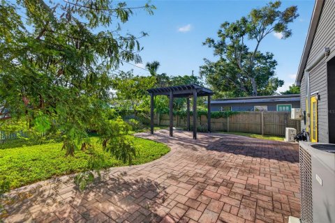 Commercial property in Saint Petersburg, Florida 332.59 sq.m. № 2380351 - photo 21
