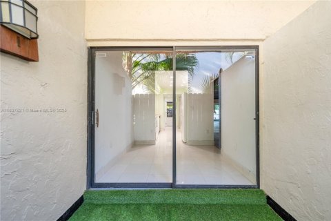 Купить таунхаус в Майами, Флорида 3 спальни, 156.82м2, № 1951871 - фото 8