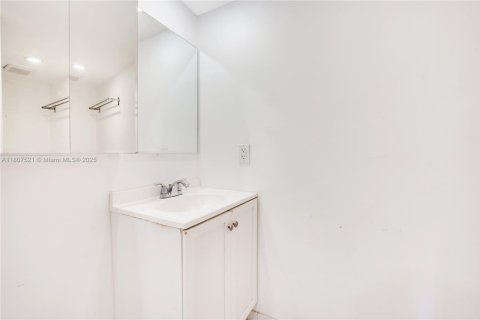 Купить таунхаус в Майами, Флорида 3 спальни, 156.82м2, № 1951871 - фото 13