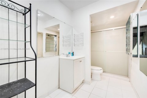 Купить таунхаус в Майами, Флорида 3 спальни, 156.82м2, № 1951871 - фото 16