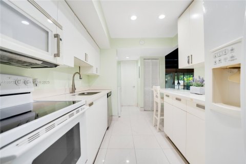 Купить таунхаус в Майами, Флорида 3 спальни, 156.82м2, № 1951871 - фото 5