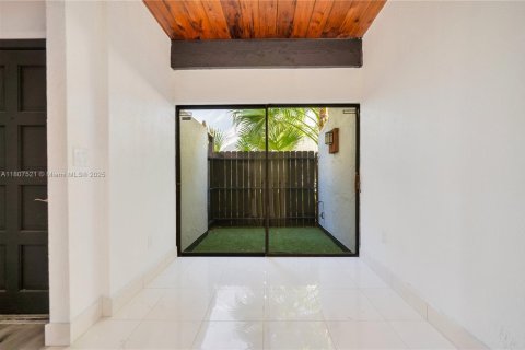Купить таунхаус в Майами, Флорида 3 спальни, 156.82м2, № 1951871 - фото 3