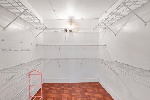 Купить таунхаус в Майами, Флорида 3 спальни, 156.82м2, № 1951871 - фото 18