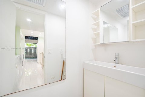 Купить таунхаус в Майами, Флорида 3 спальни, 156.82м2, № 1951871 - фото 21