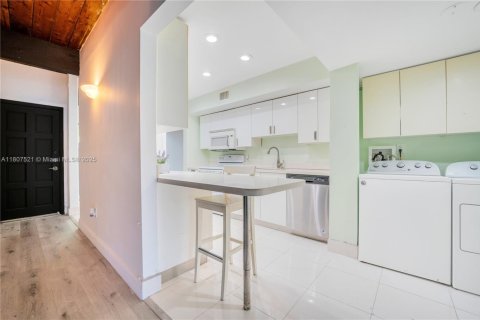 Купить таунхаус в Майами, Флорида 3 спальни, 156.82м2, № 1951871 - фото 7