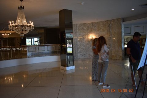 Снять в аренду квартиру в Майами-Бич, Флорида 137.03м2, № 2005878 - фото 2