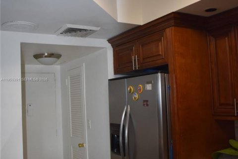 Снять в аренду квартиру в Майами-Бич, Флорида 137.03м2, № 2005878 - фото 3