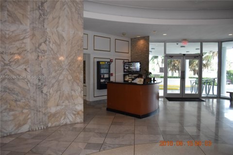 Снять в аренду квартиру в Майами-Бич, Флорида 137.03м2, № 2005878 - фото 19