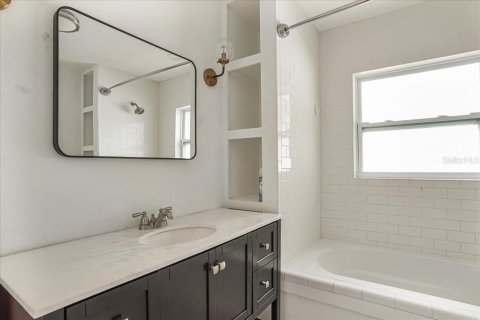 Casa en alquiler en Tampa, Florida, 4 dormitorios, 144.93 m2 № 1847091 - foto 12