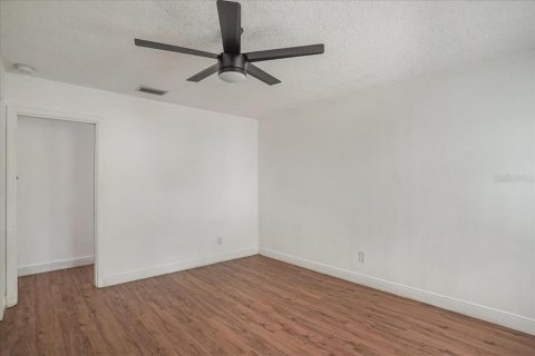 Casa en alquiler en Tampa, Florida, 4 dormitorios, 144.93 m2 № 1847091 - foto 19