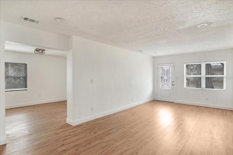 Casa en alquiler en Tampa, Florida, 4 dormitorios, 144.93 m2 № 1847091 - foto 4
