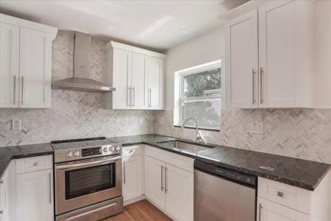 Casa en alquiler en Tampa, Florida, 4 dormitorios, 144.93 m2 № 1847091 - foto 8