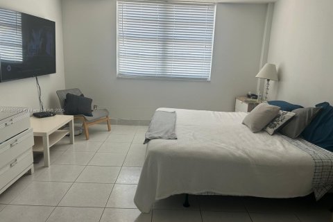 Купить кондоминиум в Халландейл-Бич, Флорида 2 спальни, 111.48м2, № 1823583 - фото 20