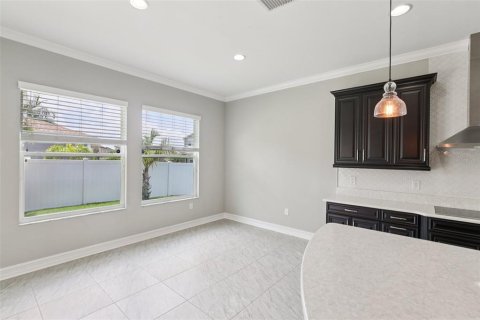 House in New Port Richey, Florida 4 bedrooms, 304.16 sq.m. № 1778935 - photo 14
