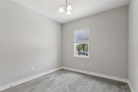 House in New Port Richey, Florida 4 bedrooms, 304.16 sq.m. № 1778935 - photo 18