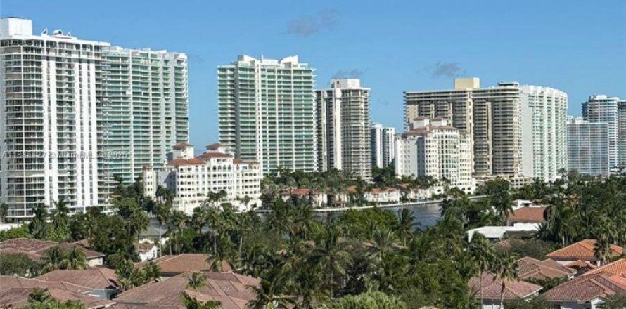 Кондоминиум с 2 спальнями в Санни-Айлс-Бич, Флорида № 2021220