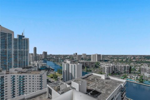 Copropriété à louer à Hollywood, Floride: 3 chambres, 193.98 m2 № 2006262 - photo 23