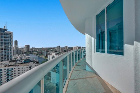 Copropriété à louer à Hollywood, Floride: 3 chambres, 193.98 m2 № 2006262 - photo 19