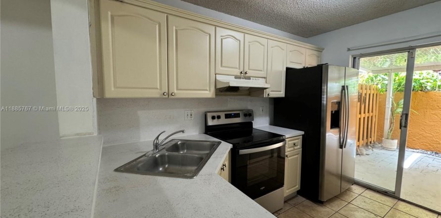 Adosado en Hialeah, Florida 2 dormitorios, 86.4 m2 № 1932605