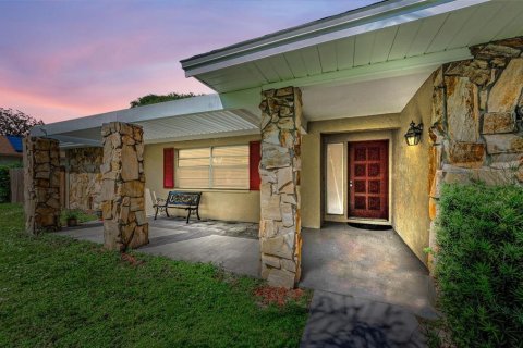House in Dunedin, Florida 3 bedrooms, 138.42 sq.m. № 1909891 - photo 2