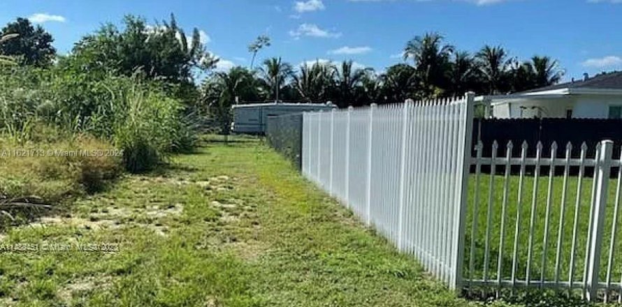 Terreno en Miami, Florida № 1865377