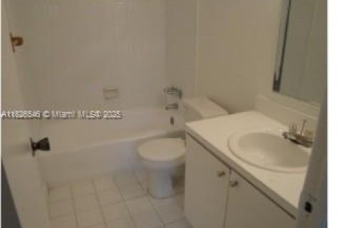 Condominio en venta en Hialeah, Florida, 2 dormitorios, 131.64 m2 № 1796331 - foto 6