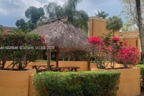 Condominio en venta en Hialeah, Florida, 2 dormitorios, 131.64 m2 № 1796331 - foto 15