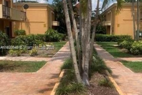 Condominio en venta en Hialeah, Florida, 2 dormitorios, 131.64 m2 № 1796331 - foto 14