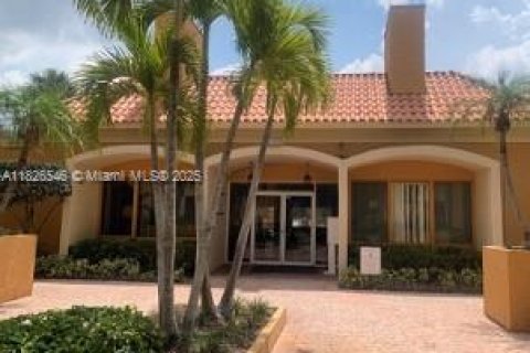 Condominio en venta en Hialeah, Florida, 2 dormitorios, 131.64 m2 № 1796331 - foto 16