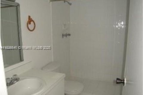 Condominio en venta en Hialeah, Florida, 2 dormitorios, 131.64 m2 № 1796331 - foto 5