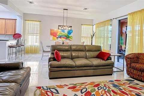 Villa ou maison à vendre à Poinciana, Floride: 2 chambres, 229.56 m2 № 1838530 - photo 6