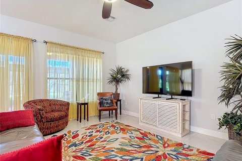 Villa ou maison à vendre à Poinciana, Floride: 2 chambres, 229.56 m2 № 1838530 - photo 5