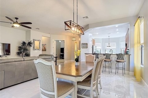 Villa ou maison à vendre à Poinciana, Floride: 2 chambres, 229.56 m2 № 1838530 - photo 9