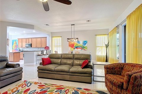 Villa ou maison à vendre à Poinciana, Floride: 2 chambres, 229.56 m2 № 1838530 - photo 4