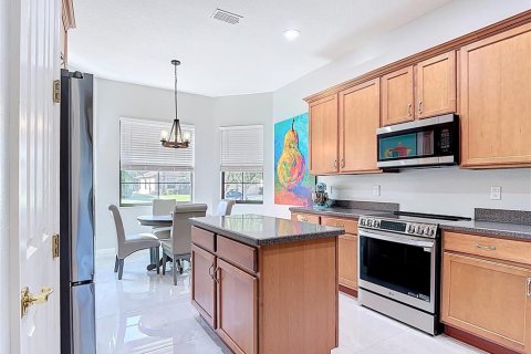 Villa ou maison à vendre à Poinciana, Floride: 2 chambres, 229.56 m2 № 1838530 - photo 11