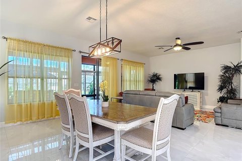 Villa ou maison à vendre à Poinciana, Floride: 2 chambres, 229.56 m2 № 1838530 - photo 7