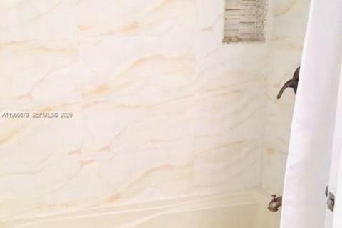 Condo in Aventura, Florida, 1 bedroom  № 2043130 - photo 5