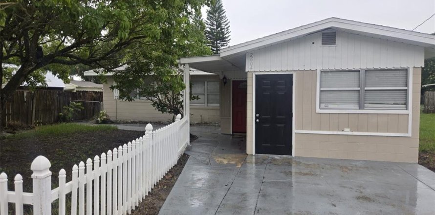 House in Winter Haven, Florida 3 bedrooms, 124.95 sq.m. № 1818851