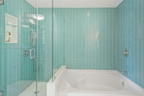Condo in Aventura, Florida, 2 bedrooms  № 1864733 - photo 23