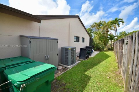 Casa en venta en Davie, Florida, 4 dormitorios, 177.26 m2 № 2035884 - foto 12