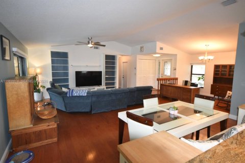 Casa en venta en Davie, Florida, 4 dormitorios, 177.26 m2 № 2035884 - foto 14