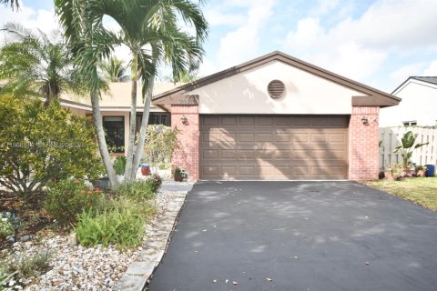 Casa en venta en Davie, Florida, 4 dormitorios, 177.26 m2 № 2035884 - foto 1