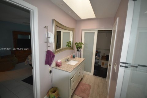 Casa en venta en Davie, Florida, 4 dormitorios, 177.26 m2 № 2035884 - foto 29