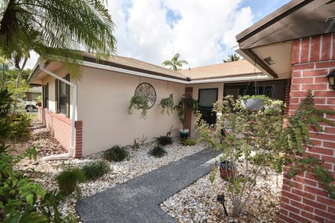 Casa en venta en Davie, Florida, 4 dormitorios, 177.26 m2 № 2035884 - foto 6