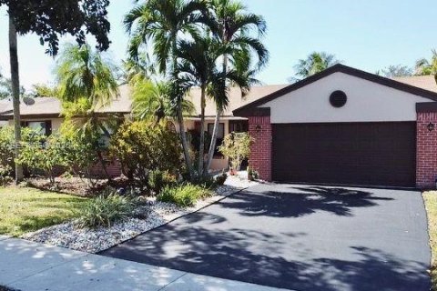 Casa en venta en Davie, Florida, 4 dormitorios, 177.26 m2 № 2035884 - foto 2
