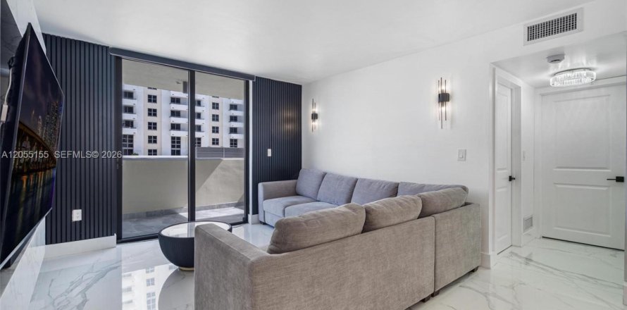 Condominio en Miami Beach, Florida, 2 dormitorios  № 2168429