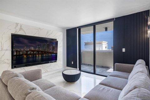 Condominio en venta en Miami Beach, Florida, 2 dormitorios, 83.8 m2 № 2168429 - foto 2