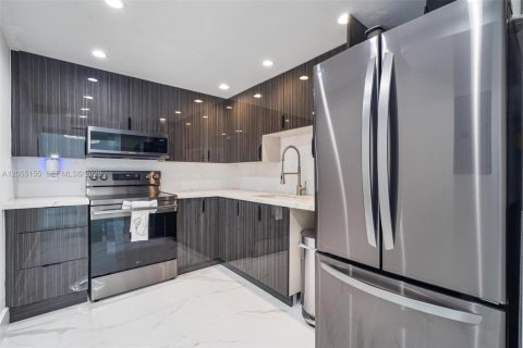 Condominio en venta en Miami Beach, Florida, 2 dormitorios, 83.8 m2 № 2168429 - foto 5